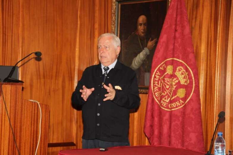 Momento de la charla en la RSEAPGC (Foto Jesús Ruiz Mesa)